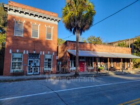 112 NE 1st St in Micanopy, FL - Building Photo