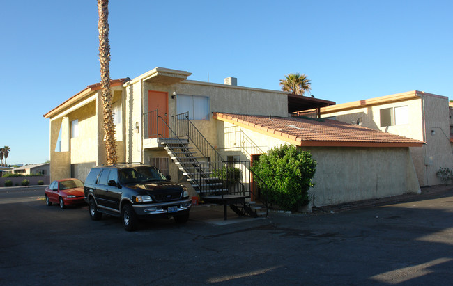 4860 W Twain Ave in Las Vegas, NV - Building Photo - Building Photo