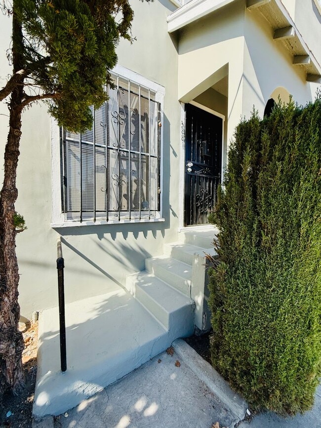 1801 W 39th St in Los Angeles, CA - Building Photo - Building Photo