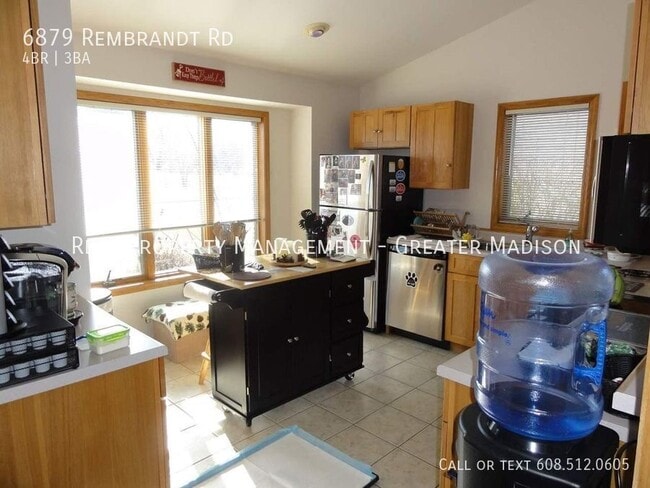 6879 Rembrandt Rd in Windsor, WI - Building Photo - Building Photo