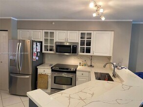 2205 S Cypress Bend Dr, Unit 302 in Pompano Beach, FL - Building Photo - Building Photo