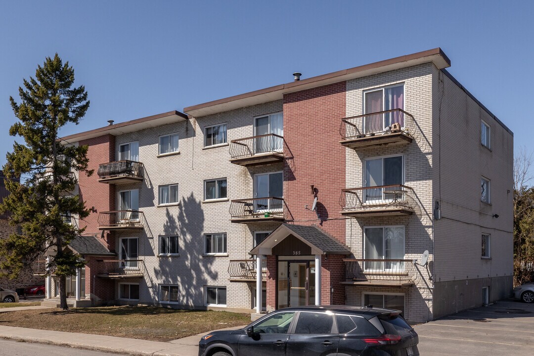 385 De La Concorde Boul O in Laval, QC - Building Photo