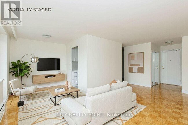 property at 2 Grandstand Pl