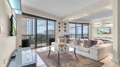 16275 Collins Ave in Sunny Isles Beach, FL - Building Photo - Building Photo