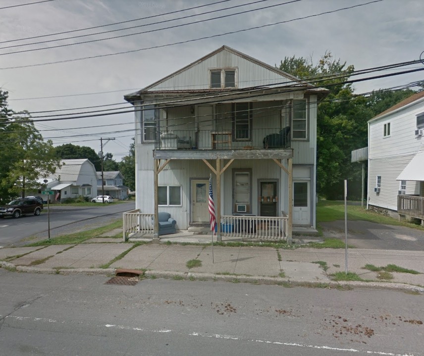 7206 Main St in Ovid, NY - Foto de edificio