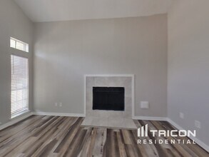 7114 River Garden Dr in Houston, TX - Foto de edificio - Building Photo