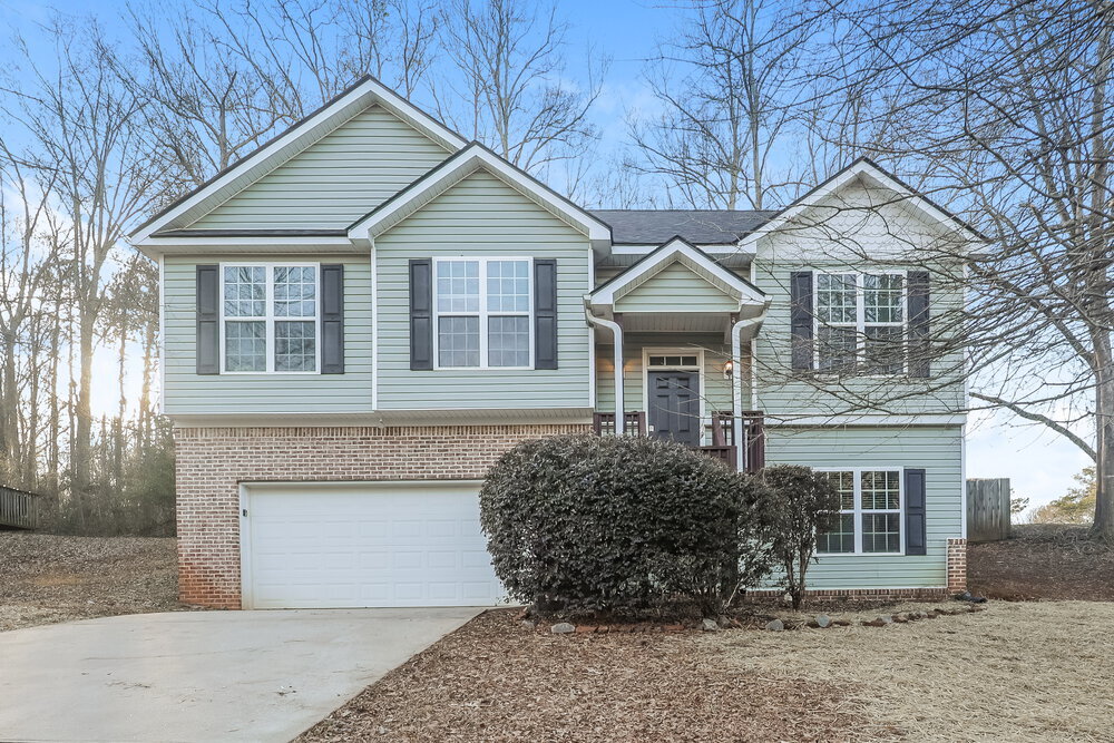 18 Forest Ln in Newnan, GA - Building Photo