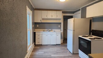 812 Bronson St, Unit Upper