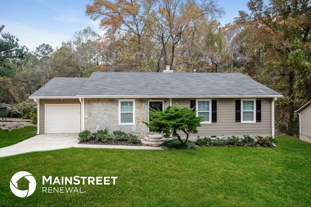 3773 Kathryn Dr SW in Atlanta, GA - Foto de edificio