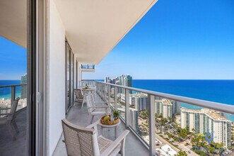 4010 S Ocean Dr in Hollywood, FL - Building Photo - Building Photo