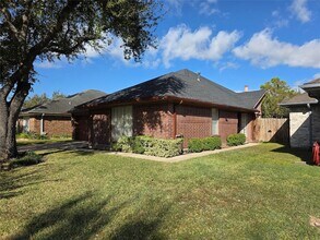 12830 Careywood Dr in Sugar Land, TX - Building Photo - Building Photo