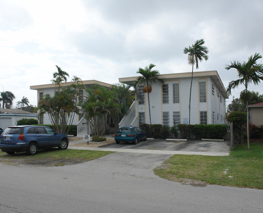 1610 Lee St in Hollywood, FL - Building Photo