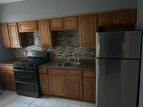 4943 N 8th St in Philadelphia, PA - Foto de edificio - Building Photo