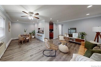 122 Easy St in Islip, NY - Building Photo - Building Photo