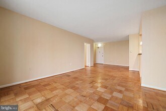 4242 East-West Hwy in Chevy Chase, MD - Building Photo - Building Photo