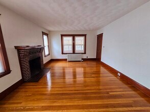 24 Cushing St, Unit 2 in Quincy, MA - Building Photo - Building Photo