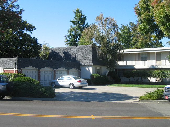 995 Ponderosa Ave in Sunnyvale, CA - Building Photo - Building Photo