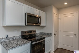 138 Red Hawk Dr in Vine Grove, KY - Building Photo - Building Photo