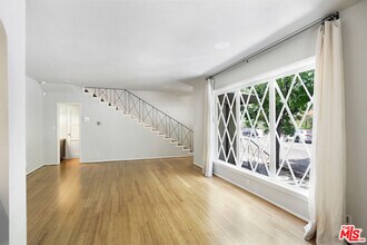2326 Canyon Dr in Los Angeles, CA - Building Photo - Building Photo
