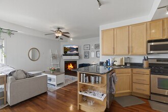 2158 W Grand Ave, Unit #  0501 in Chicago, IL - Foto de edificio - Building Photo