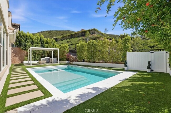 24364 Clear Creek Pl in Los Angeles, CA - Foto de edificio - Building Photo