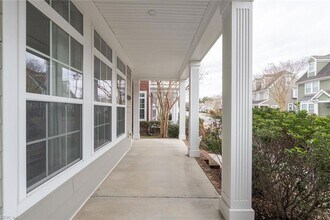 5616 Memorial Dr in Virginia Beach, VA - Foto de edificio - Building Photo