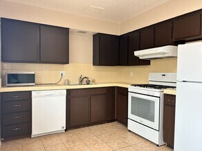 705 W Atkins Ave in Ridgecrest, CA - Building Photo - Building Photo