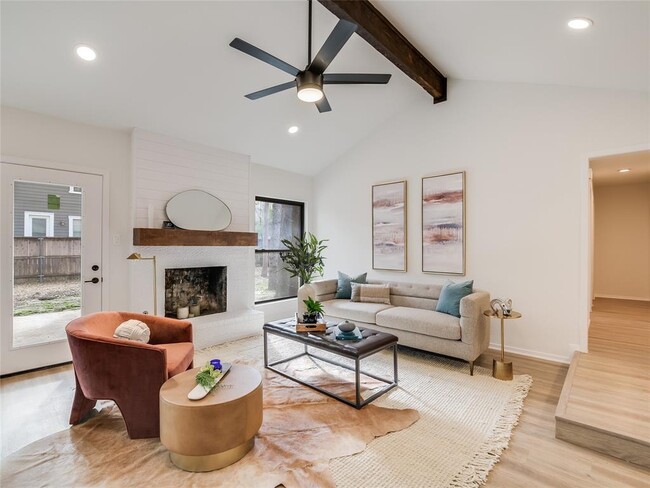 10055 Woodland Village Dr in Austin, TX - Building Photo - Building Photo