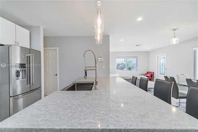 1731 NE 172nd St in North Miami Beach, FL - Building Photo - Building Photo