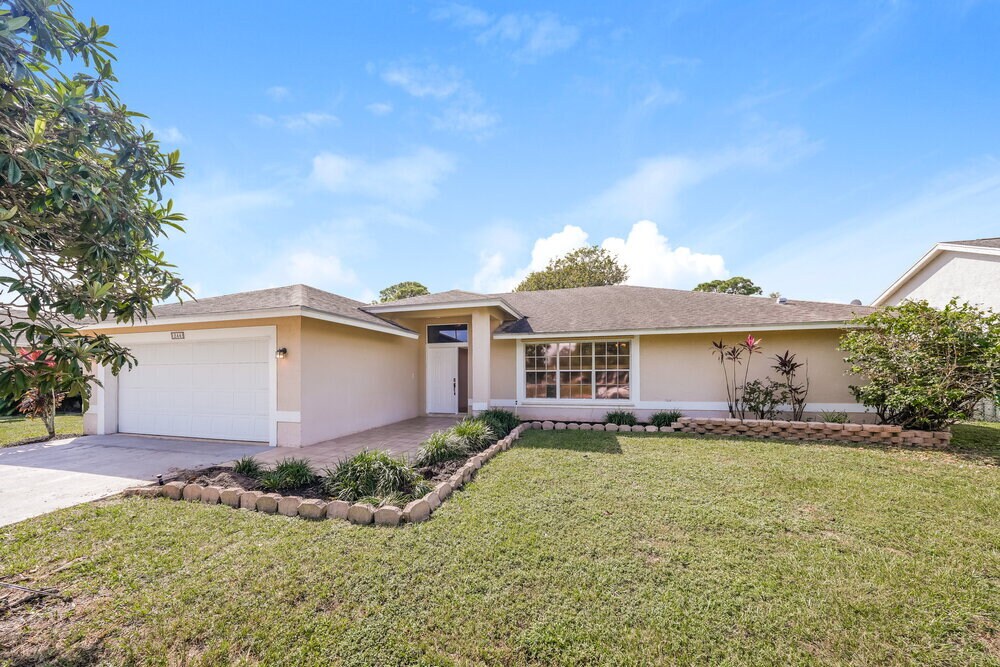 244 Ponce De Leon St in Royal Palm Beach, FL - Building Photo