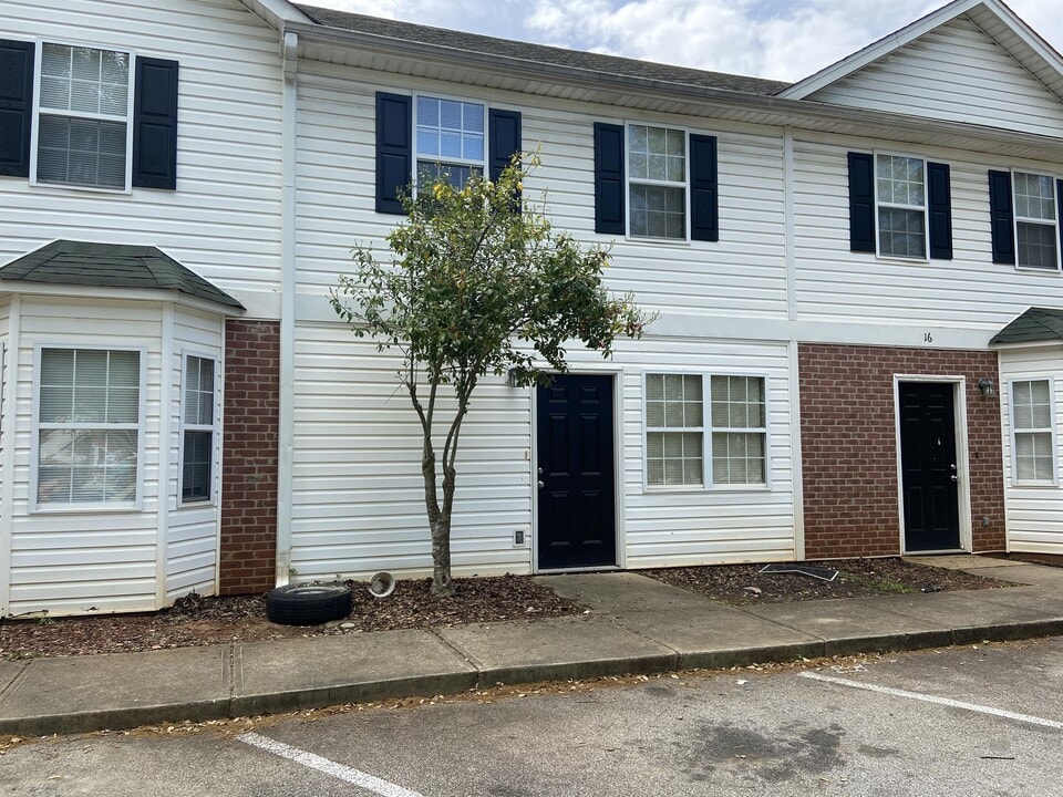 15 E Wilson St in Villa Rica, GA - Building Photo