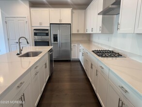 2105 Explorer Ln in Marlboro, NJ - Building Photo - Building Photo