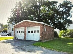 144 Linwood St in Uxbridge, MA - Building Photo - Building Photo