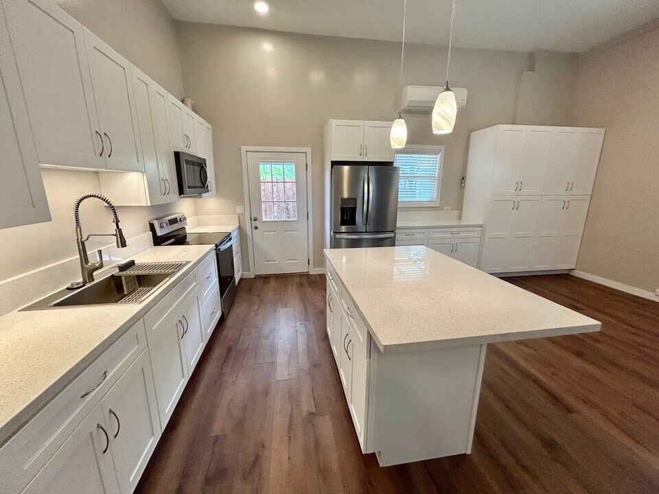 87-228-228 Holomalia Pl in Waianae, HI - Building Photo