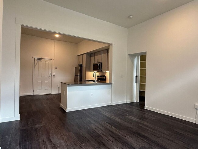 526 E 12th St in Cincinnati, OH - Building Photo - Building Photo