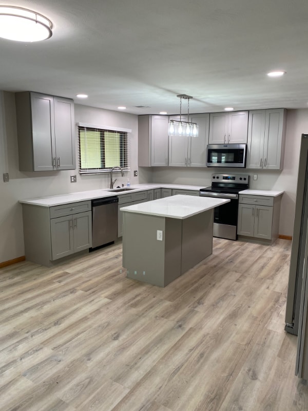 property at 2302 Lakeview Dr