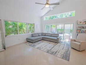 1135 W Lake St in Hollywood, FL - Building Photo - Building Photo