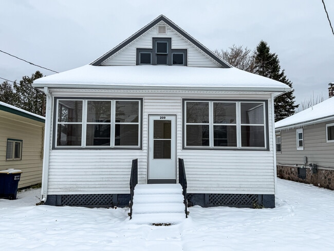 property at 209 E Harding Ave