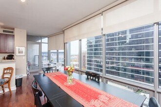 100 E 14th St, Unit 906 in Chicago, IL - Building Photo - Building Photo