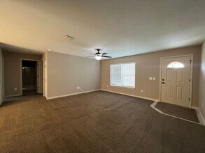 12677 SE 104th Terrace in Belleview, FL - Building Photo - Building Photo