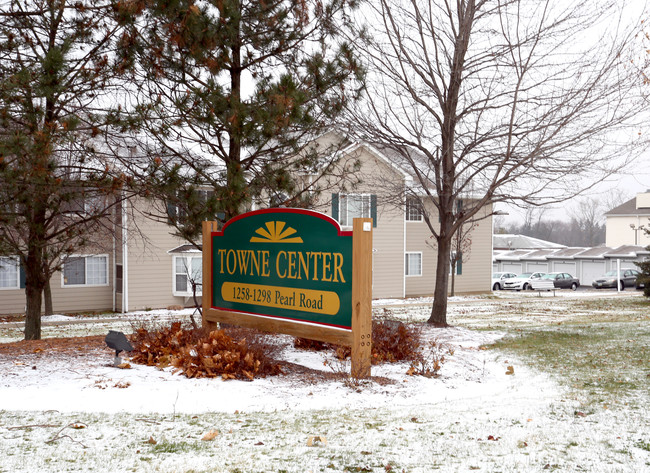 Towne Center Apartments in Brunswick, OH - Foto de edificio - Building Photo