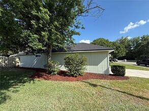 5015 SW 78 Way in Gainesville, FL - Foto de edificio - Building Photo