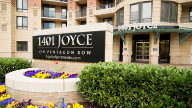 1401 Joyce on Pentagon Row in Arlington, VA - Foto de edificio - Building Photo