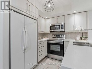 15 Northtown Way in Toronto, ON - Building Photo - Building Photo