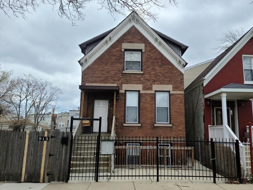 915 N Monticello Ave in Chicago, IL - Building Photo