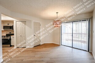 9151 W Greenway Rd, Unit 205 in Peoria, AZ - Building Photo