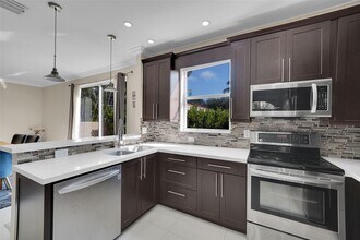 8785 NW 6th St in Coral Springs, FL - Building Photo - Building Photo