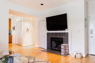 1700 V St NW, Unit 4 in Washington, DC - Foto de edificio - Building Photo