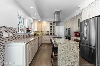 27 Stepping Stone Ln in Greenwich, CT - Building Photo - Building Photo