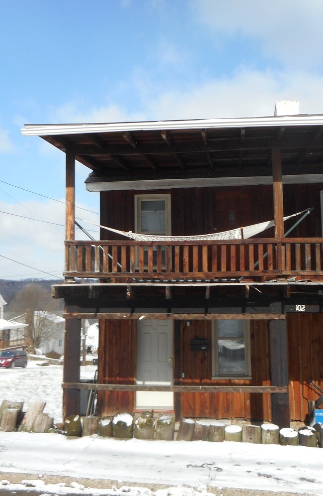102 5th St Rentals in California, PA